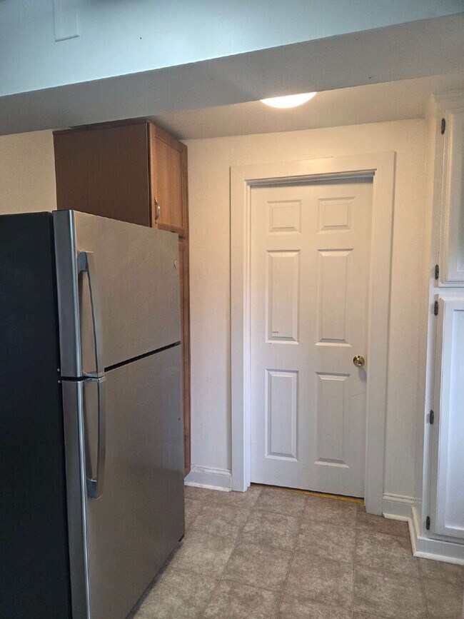 Building Photo - "Charming 4-Bed Gaithersburg Haven: Spacious 3,330 Sq. Ft. Home with Granite Countertops & Gleami...