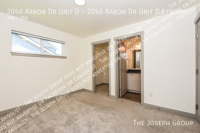 Building Photo - 2046 Aaron Dr