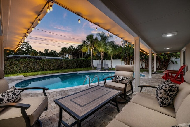 Building Photo - 802 Camelia Dr