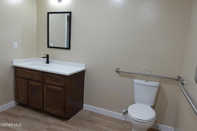 Building Photo - 6002 1/2 Pam McCall Drive Unit 3