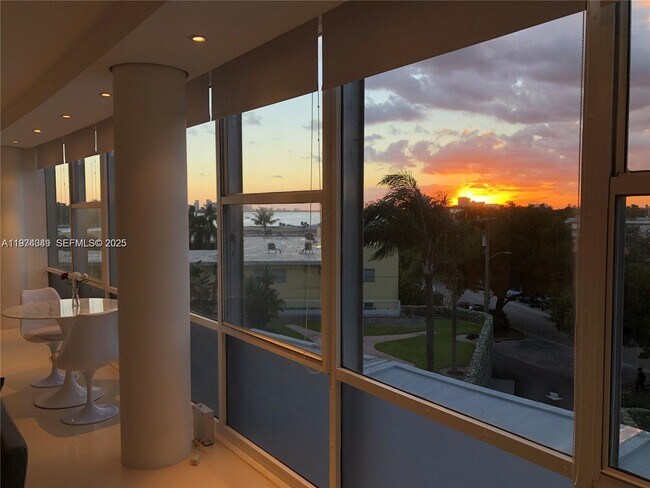 Building Photo - 900 Bay Dr