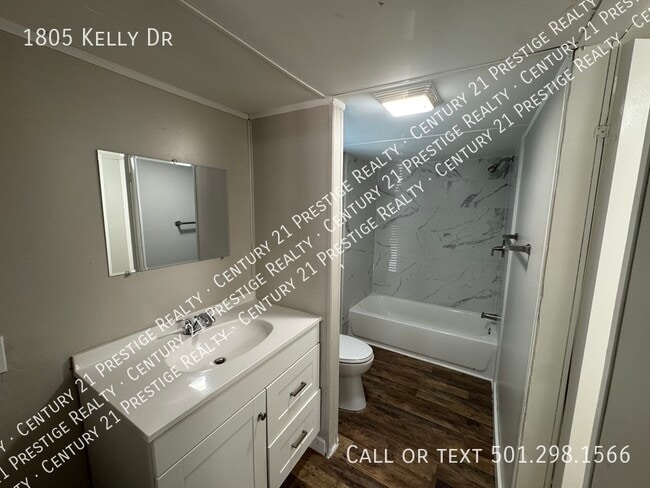 Building Photo - 1805 Kelly Dr