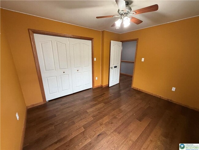 Building Photo - 4 bedroom 2.5 bathroom