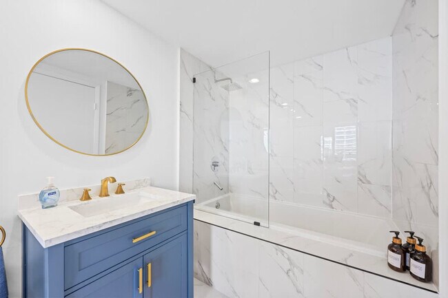 Building Photo - 485 Brickell Ave