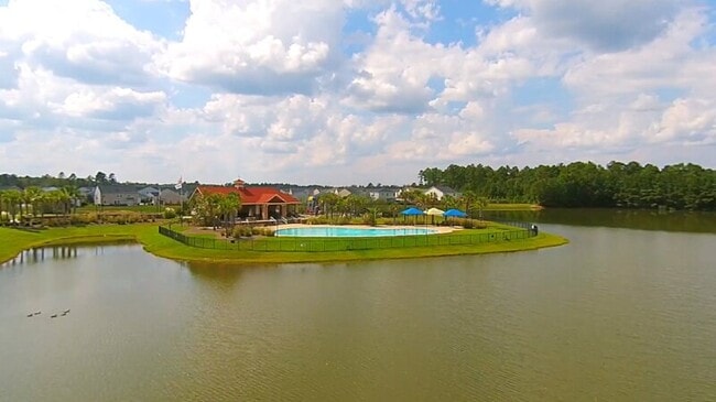 Building Photo - 11 Summer Lake Way