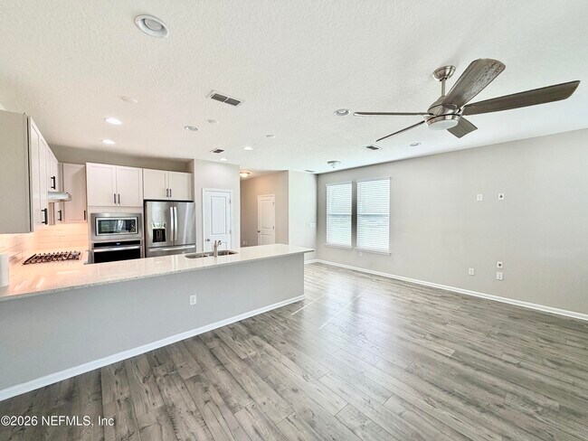 Building Photo - 417 Pine Bluff Dr