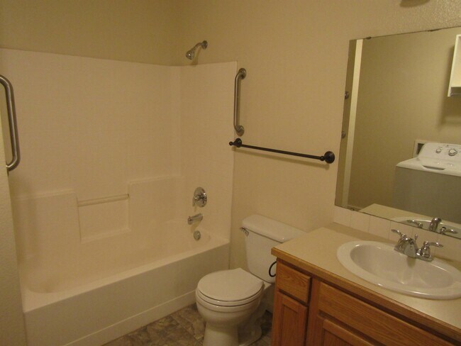 Building Photo - 10066 W Garverdale Ln