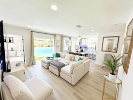 Building Photo - 111 N Cirus Ave