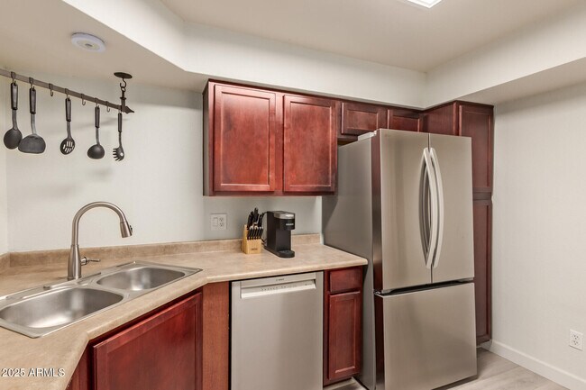 Building Photo - 8787 E Mountain View Rd