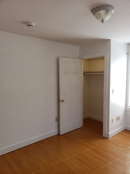 bedroom 2 - 2864 Fort Bridgman Rd