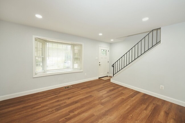 Building Photo - 9900 Kingsbridge Dr