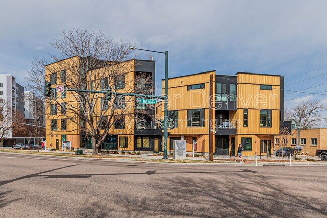 Building Photo - 1601 Park Ave