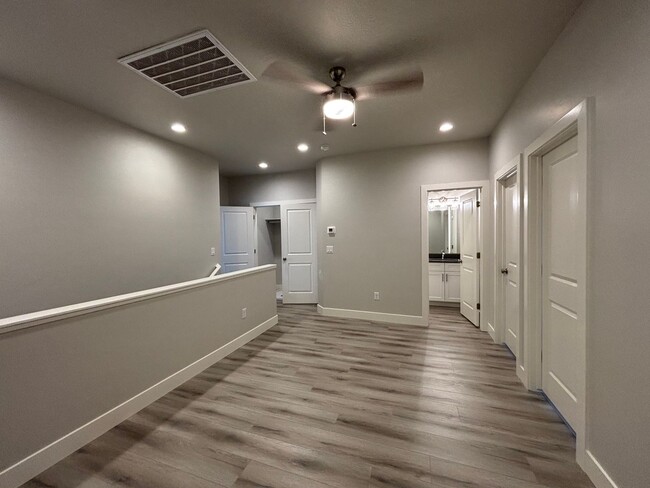 Building Photo - BRAND NEW SAND HOLLOW TOWNHOME FOR RENT!