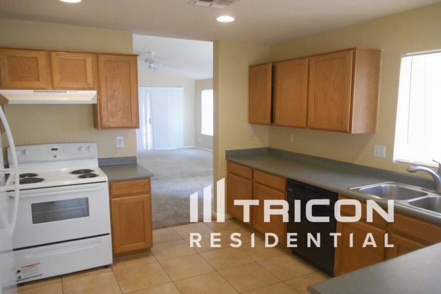 Building Photo - 7368 W Flynn Ln