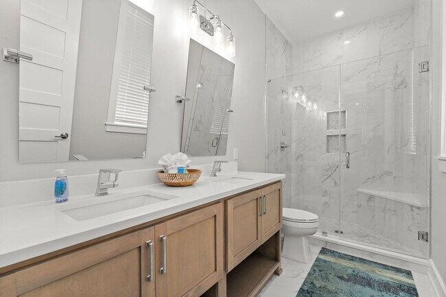 Building Photo - 14300 Front Beach Rd