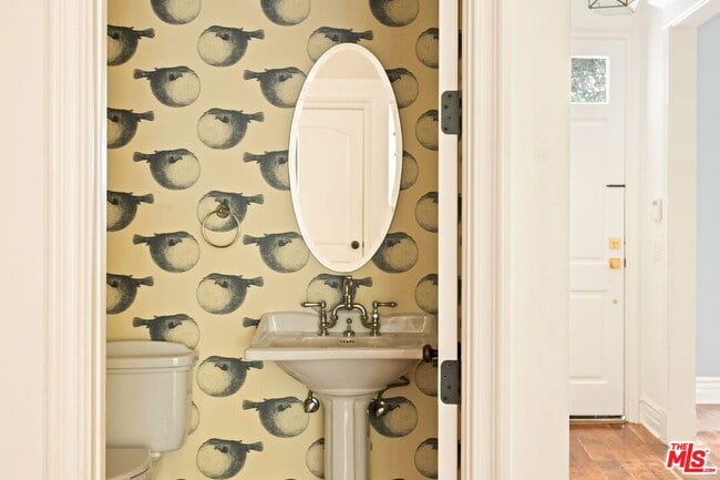 Building Photo - 765 N Almar Ave