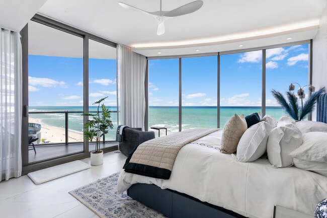 Building Photo - 15701 Collins Ave