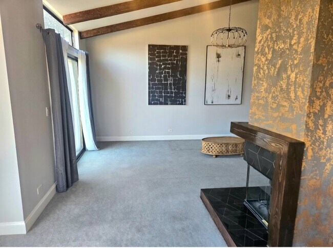 Building Photo - 755 Golf Ln