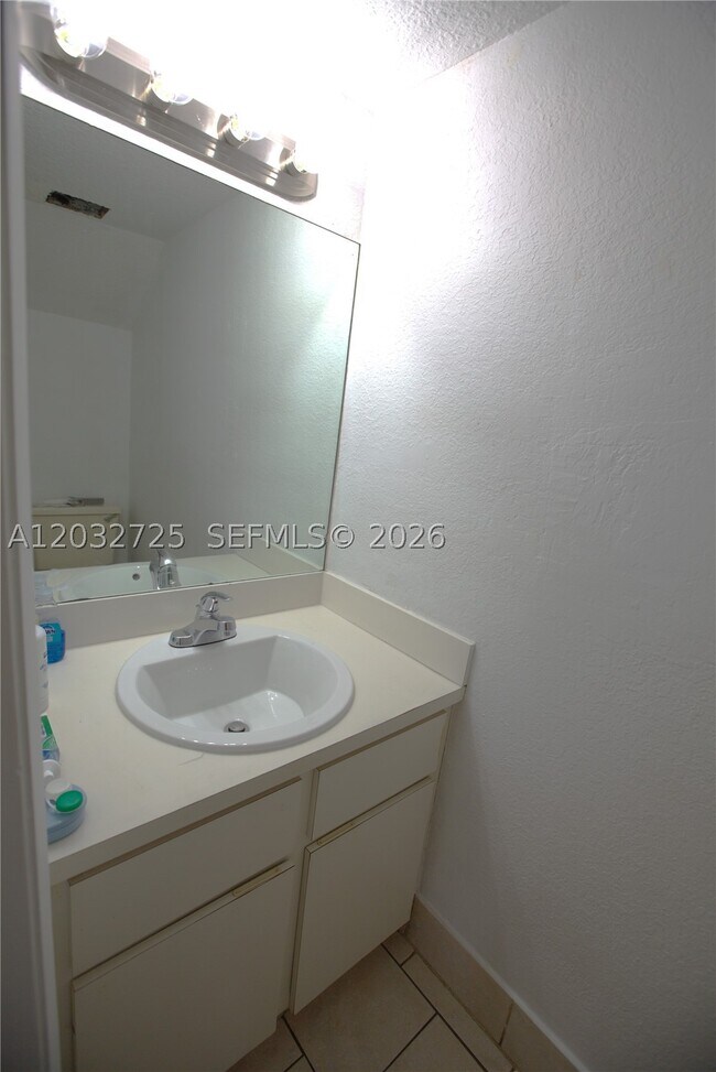 Building Photo - 6475 SW 129th Ave