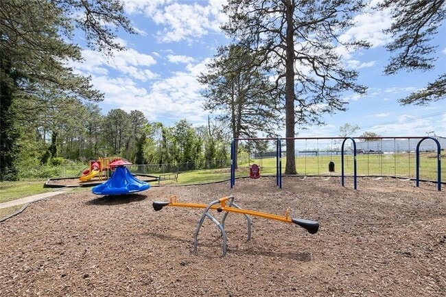 Building Photo - 2146 Brookview Dr NE