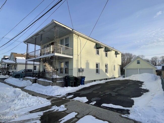 Building Photo - 28 Leversee Ave