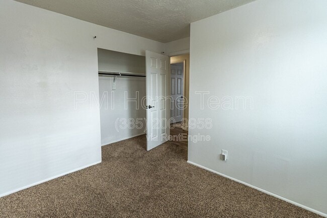 Building Photo - 1312 Roger Cir