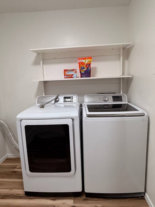 Building Photo - 2000 Blueberry St