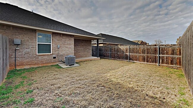 Building Photo - 2 Bedroom 2 Bath Duplex Close To Tinker AFB