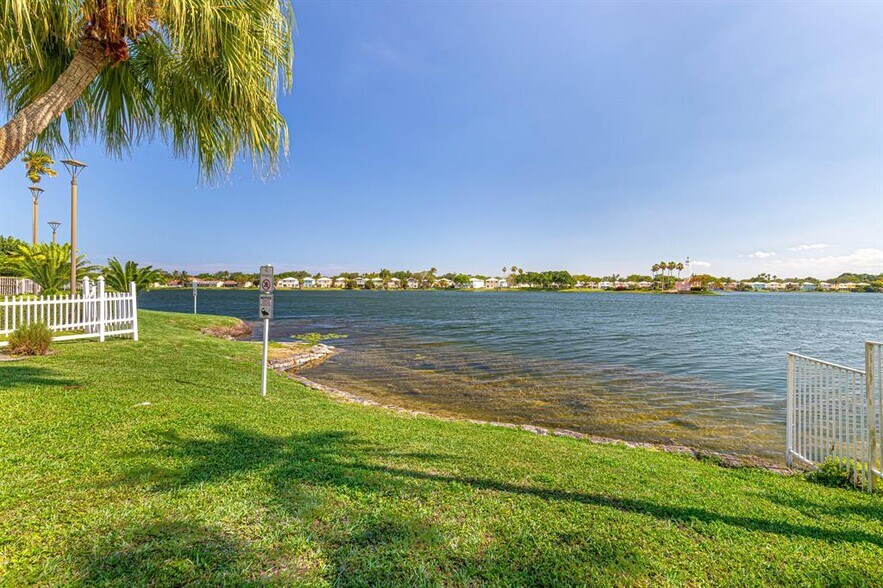 Building Photo - 6466 Buena Vista Dr