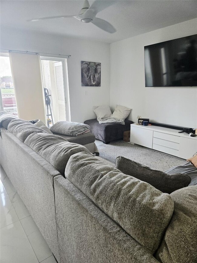 Building Photo - 860 NW 92nd Ave