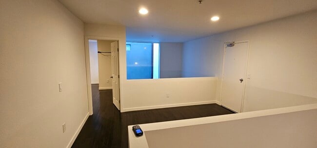 Building Photo - 1944 State St