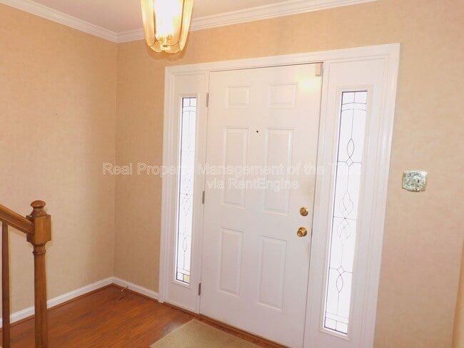 Building Photo - 2418 Cottage Pl