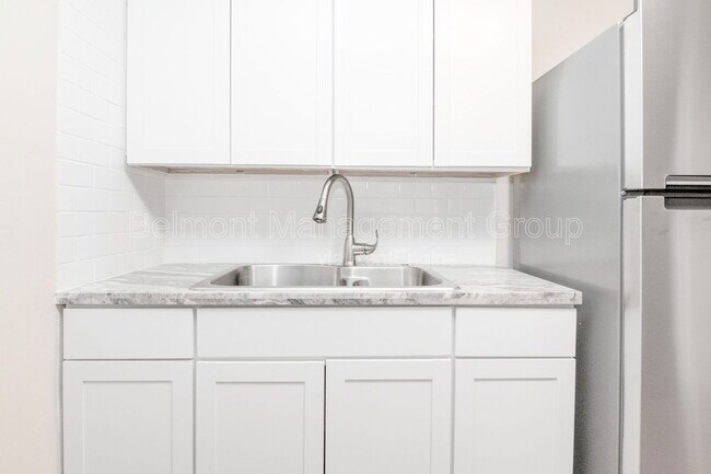 Building Photo - 611 S Park Ave