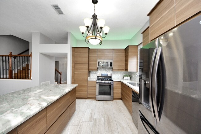 Building Photo - 20922 Whitevine Way