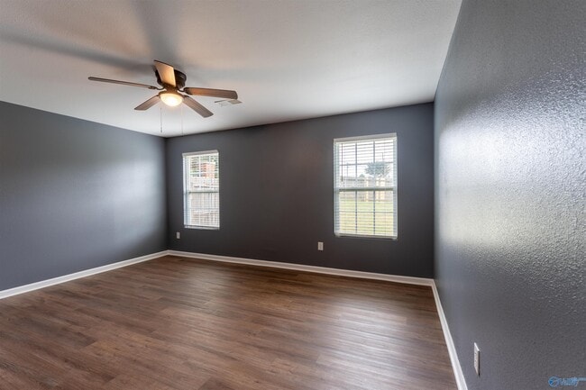 Building Photo - 2401 Bell Manor Dr SW