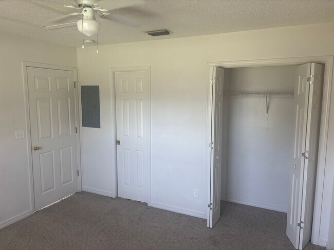 Building Photo - 567 Florosa Ct