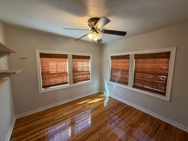 Building Photo - 3 Bed 1 Bath Home