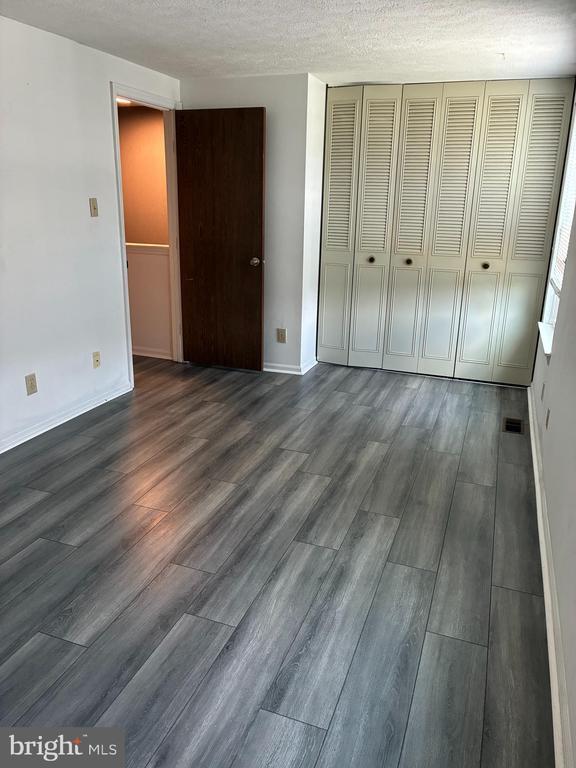 Building Photo - 201 Villa Knoll Ct