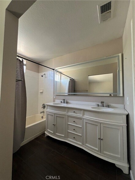 Building Photo - 557 Summerfield Way