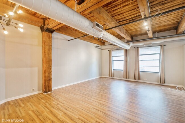 Building Photo - 225 W Huron St