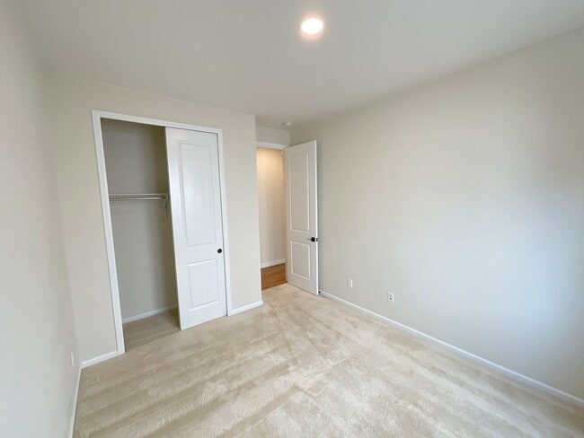 Building Photo - 3 Bedroom Home Available Near N Powers Blvd & Dublin Blvd!