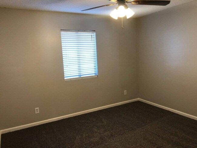Building Photo - Charming 2BR Condo with Granite Countertops, Pool Access & Included Lawn Care