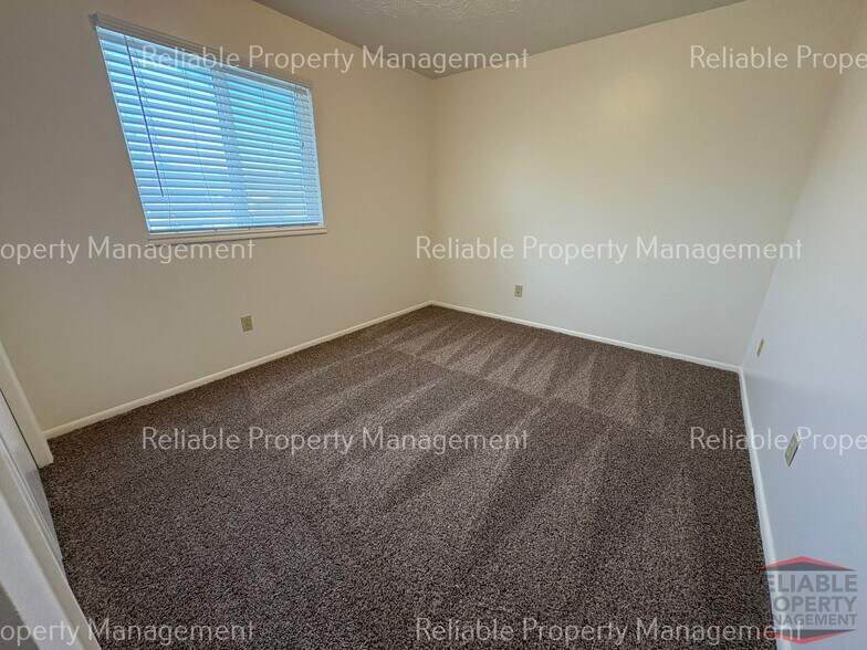 Building Photo - 1387 Elizabeth Cir