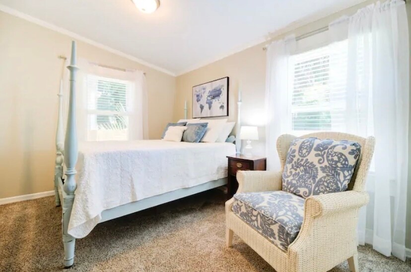 Building Photo - 311 E Strong St