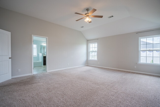Building Photo - 418 Huntington Dr