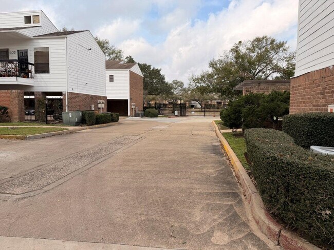 Building Photo - 7901 Cambridge St