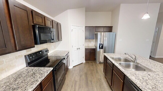 Building Photo - "Charming 3-Bedroom Home in Temple with Modern Granite Touches!"