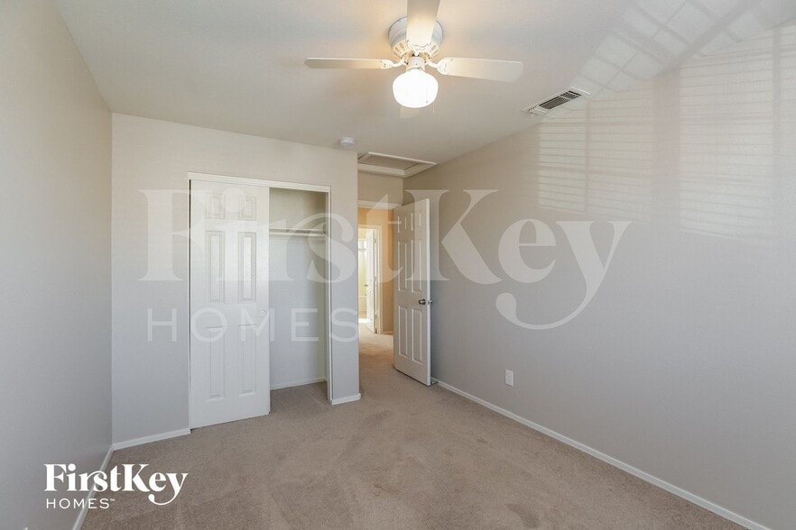 Building Photo - 8735 W Sierra Vista Dr