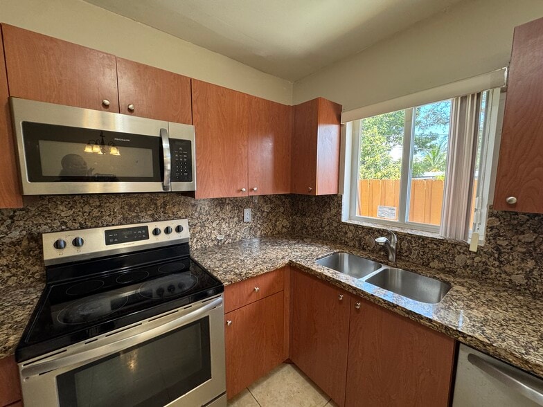 Building Photo - 6133 Buchanan St