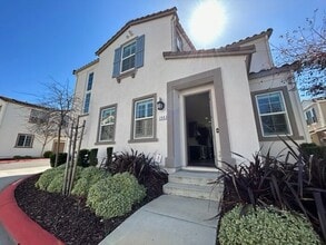 Building Photo - Beautiful Modern 3 Bedroom With Solar! - Apply Today!